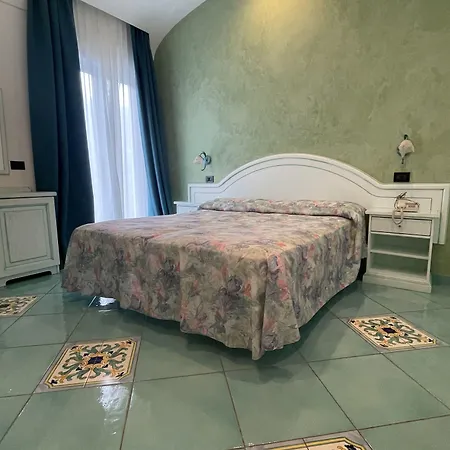 Sirena - Thermae & فندق